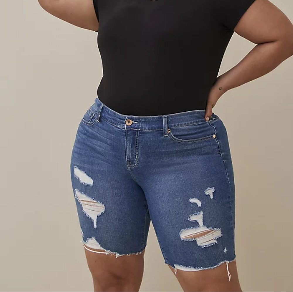 Torrid destructive shorts size 20